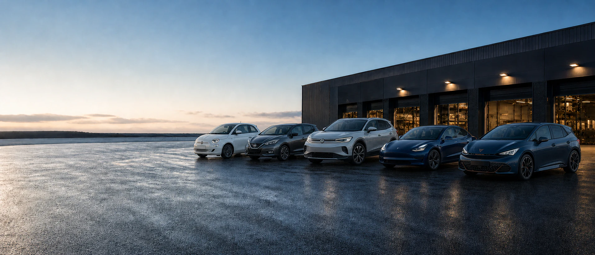 Fiat 500e, Nissan Micra, VW ID.4, Tesla Model 3 og Cupra Born foran Hellocars værksted